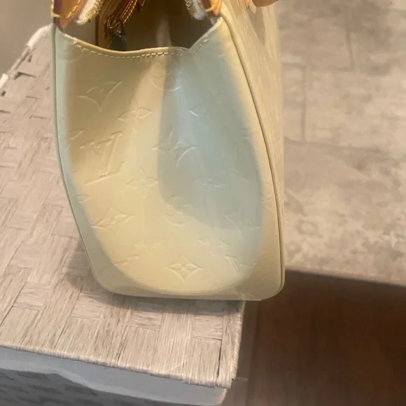 Authentic Louis Vuitton Vernis Brea MM bag. Like new without tags. Beautiful bag - Picture 6 of 13